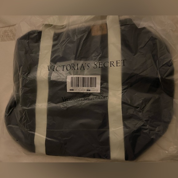 NEW VS PINK Weekender Duffle Gym Bag in Navy - Picture 8 of 12